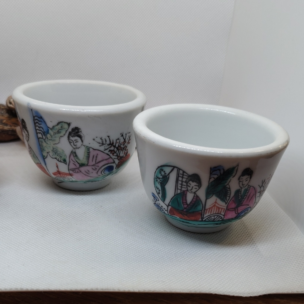 Decorative Asian-Style Saki Ceramic Cups